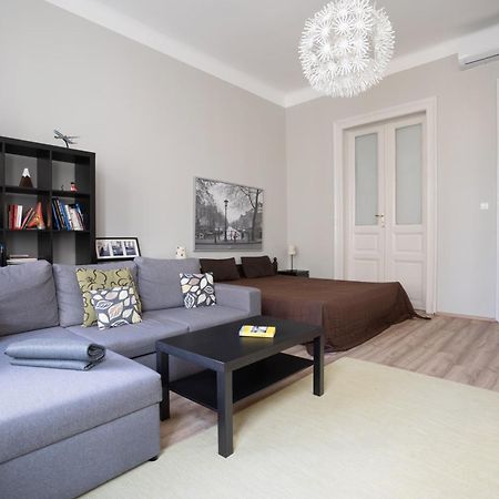 Bpr Castle Hill Apartment With Garden Budapest Exteriör bild